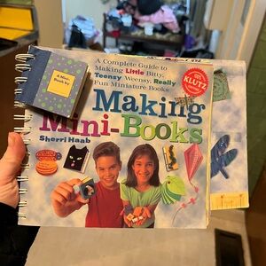 Klutz Making Mini-Books Kit - Colorful Learning Toy